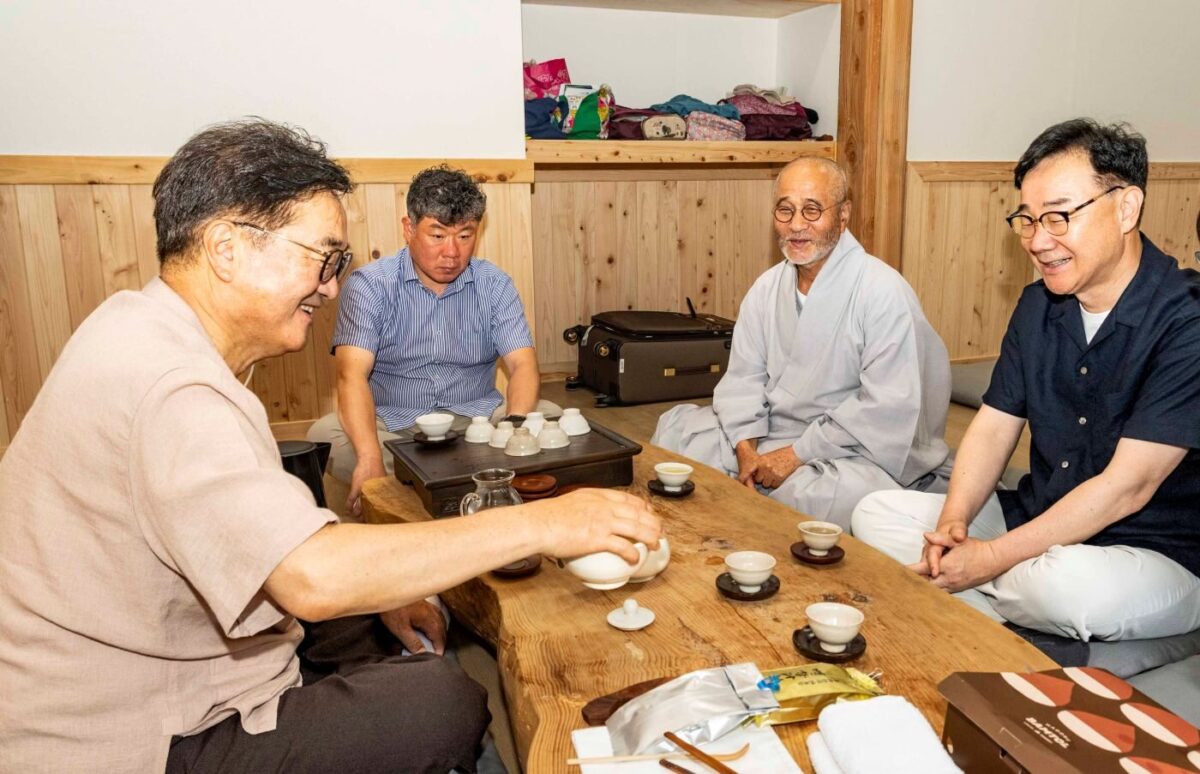 우원식 국회의장과 하동군수 찻자리