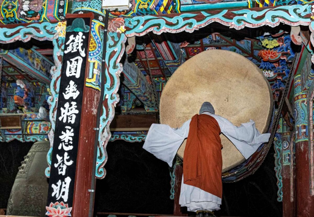 통알세배 - 대웅전