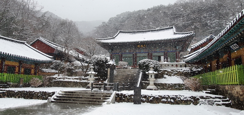 눈 내린 산사