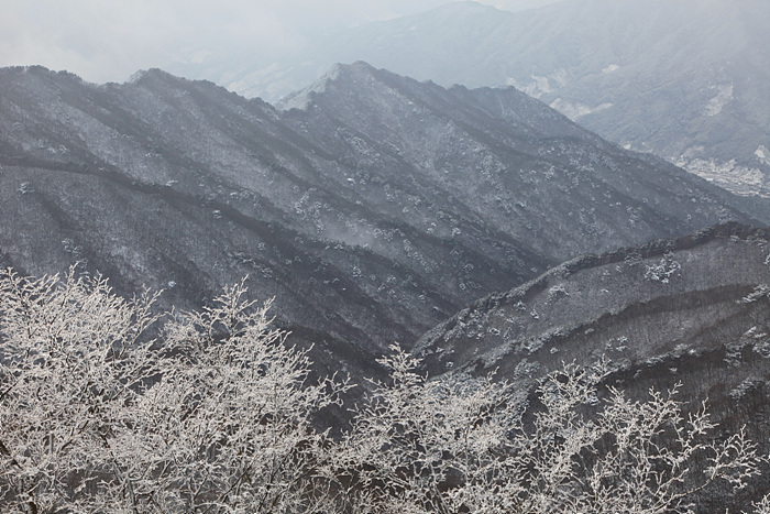 상불재에서 본 지리산