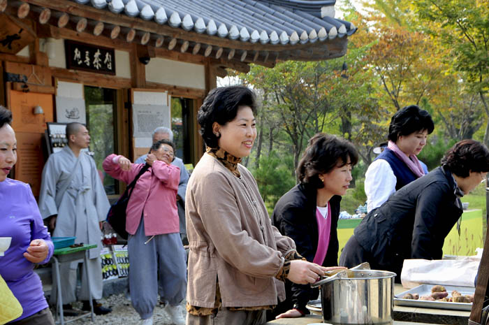 신륵사 보살님의 차(茶)보시