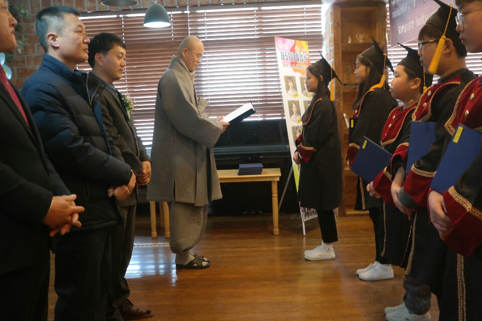 화개면 관내 학교에 장학금 지급