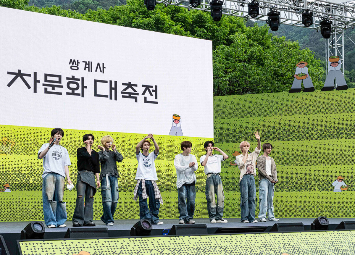 k-pop 공연 및 고산문학상 시상식 및 전통무용 공연 - 특설무대