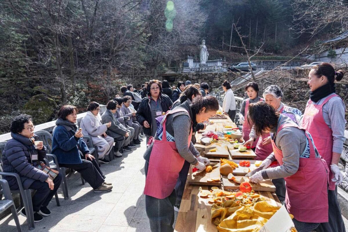 경내풍경 - 불지사 신도 순례단