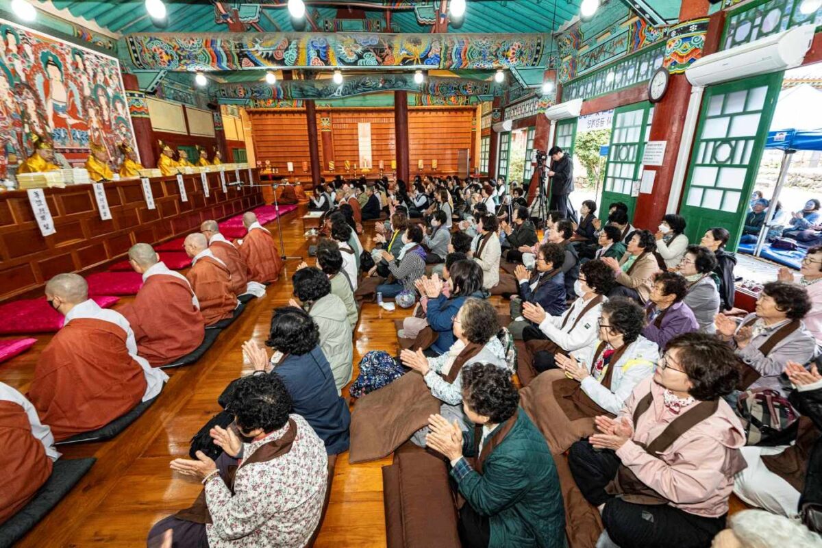 보살계 법문 및 말사 수계식 - 팔영루
