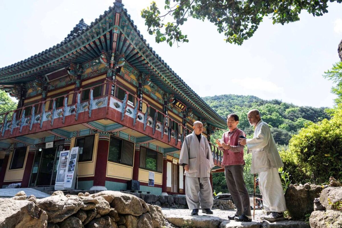 회주스님 경내 점검